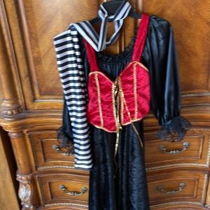 Complete pirate costume with pirate hat